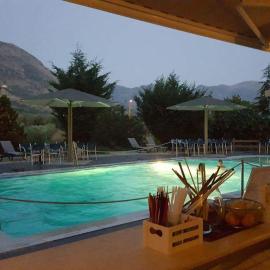 Hotel Iliana，位于Mandrotopos的酒店