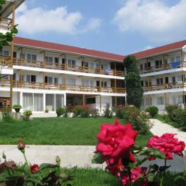 Hostel White Inn，位于科斯蒂内什蒂的酒店