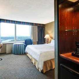 Chateau Lacombe Hotel，位于埃德蒙顿的酒店