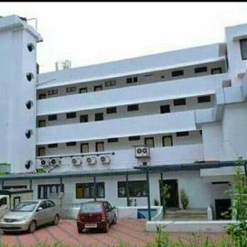 Queens Tourist Home，位于Badagara的酒店