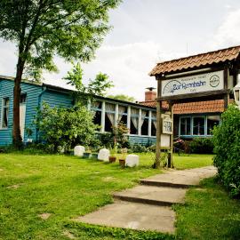 Zur Rennbahn，位于德拉格的酒店