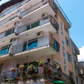 Sea House Guest House，位于内塞伯尔的酒店