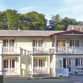 Hotel Pension Bellevue，位于巴特多布兰的酒店