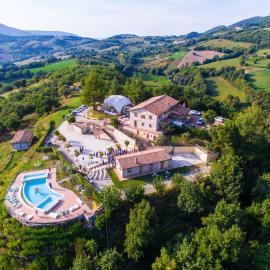 La Castellaia Resort，位于法布里亚诺的酒店