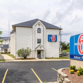 Motel 6-Streetsboro, OH，位于特斯柏罗的酒店
