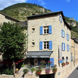 Hôtel BURLATIS，位于圣埃尼米耶的酒店