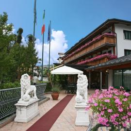 Hotel Centro Benessere Gardel，位于阿尔塔泰尔梅的酒店
