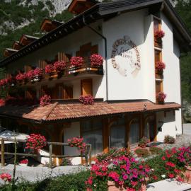 Garni Lago Nembia，位于圣洛伦佐因巴纳莱的酒店