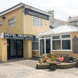 The Beach Motel，位于特雷杜尔的酒店