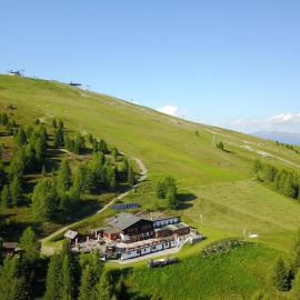 Rifugio Graziani Hütte，位于圣维吉利奥的酒店