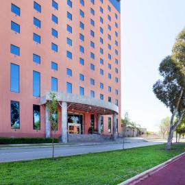 Best Western PLUS Nuevo Laredo Inn & Suites，位于新拉雷多的酒店