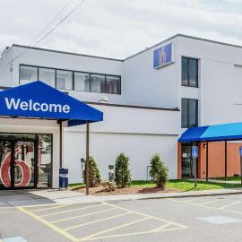 Motel 6-Brockton, MA，位于布罗克顿的酒店