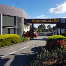 Ringwood Lake Inn，位于令伍特的酒店