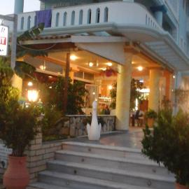 Hotel Spiros,位于阿穆迪亚的酒店