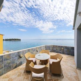 Punta Preko Apartments，位于普莱克的酒店