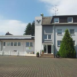 Hotel Schwarzer Adler，位于莫尔斯的酒店