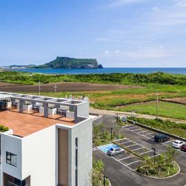 Thira Hotel，位于西归浦市的酒店