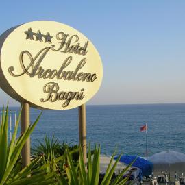 Hotel Bagni Arcobaleno，位于德瓦玛丽娜的酒店