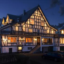 Landhotel Repetal，位于阿滕多恩的酒店