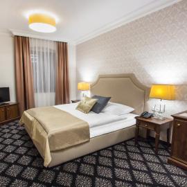HG Hotel，位于Toszek的酒店