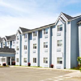 Stay Beyond Inn & Suites，位于Elma的酒店
