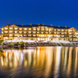 The Lodge at Columbia Point,位于里奇兰的酒店