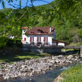 Logis Hôtel Les Sources de La Nive，位于伊特兰卡比的酒店