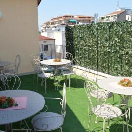 B&B Jolie center，位于佩斯卡拉的酒店
