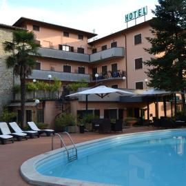 Hotel Park Ge.Al.，位于卡斯泰洛城的酒店