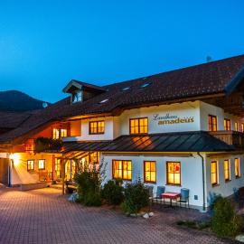 Resort Amadeus-Landhaus Amadeus，位于格洛博明的酒店