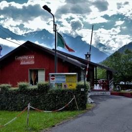 Camping Adamello，位于埃多洛的酒店
