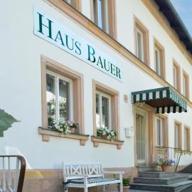 Hotel Haus Bauer,位于菲希特尔山区巴特贝内克的酒店