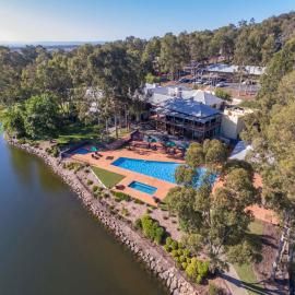 Oaks Cypress Lakes Resort，位于波高尔宾的酒店
