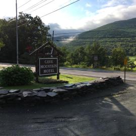 Cave Mountain Motel，位于温德姆的酒店