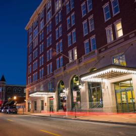 Hotel Julien Dubuque，位于迪比克的酒店