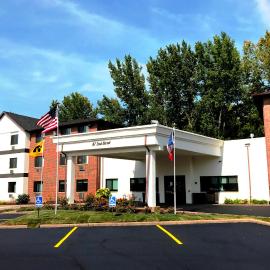 Heartland Inn Coralville，位于克拉尔维尔的酒店