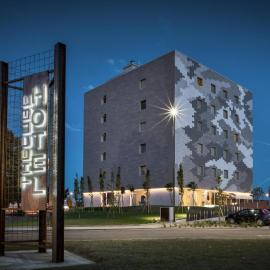 Hotel The Cube，位于菲登扎的酒店