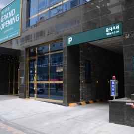 First Hotel，位于九里市的酒店