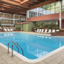 Ramada by Wyndham Beaver Falls,位于Beaver Falls的酒店