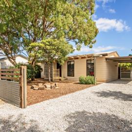Sea Devine - Port Willunga - C21 SouthCoast Holidays，位于Port Willunga的酒店