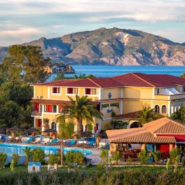 Porto Koukla Beach，位于利萨基亚的酒店