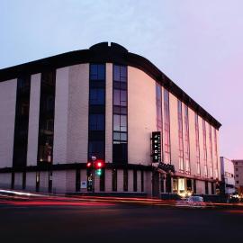 Hotel Chicoutimi, affilié à Hyvi,位于萨格奈的酒店
