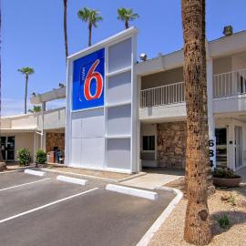 Motel 6 Old town Scottsdale Fashion Square，位于斯科茨的酒店