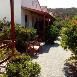 Drakano Rooms Ikaria Faros，位于法纳里的酒店