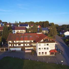 Pension Weinhaus Unger，位于Schwenningen的酒店