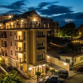 Sirena Palace Family Hotel，位于奥布佐尔的酒店