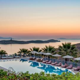Sunrise Beach Suites，位于阿佐里姆诺斯的酒店