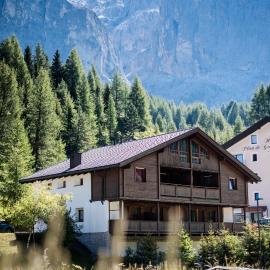 Chalet Albric，位于塞尔瓦迪加尔代纳山谷的酒店