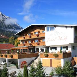 Landhotel Wolf，位于洛伊塔施的酒店