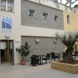 San Giorgio Hotel，位于圣焦尔焦迪诺加罗的酒店